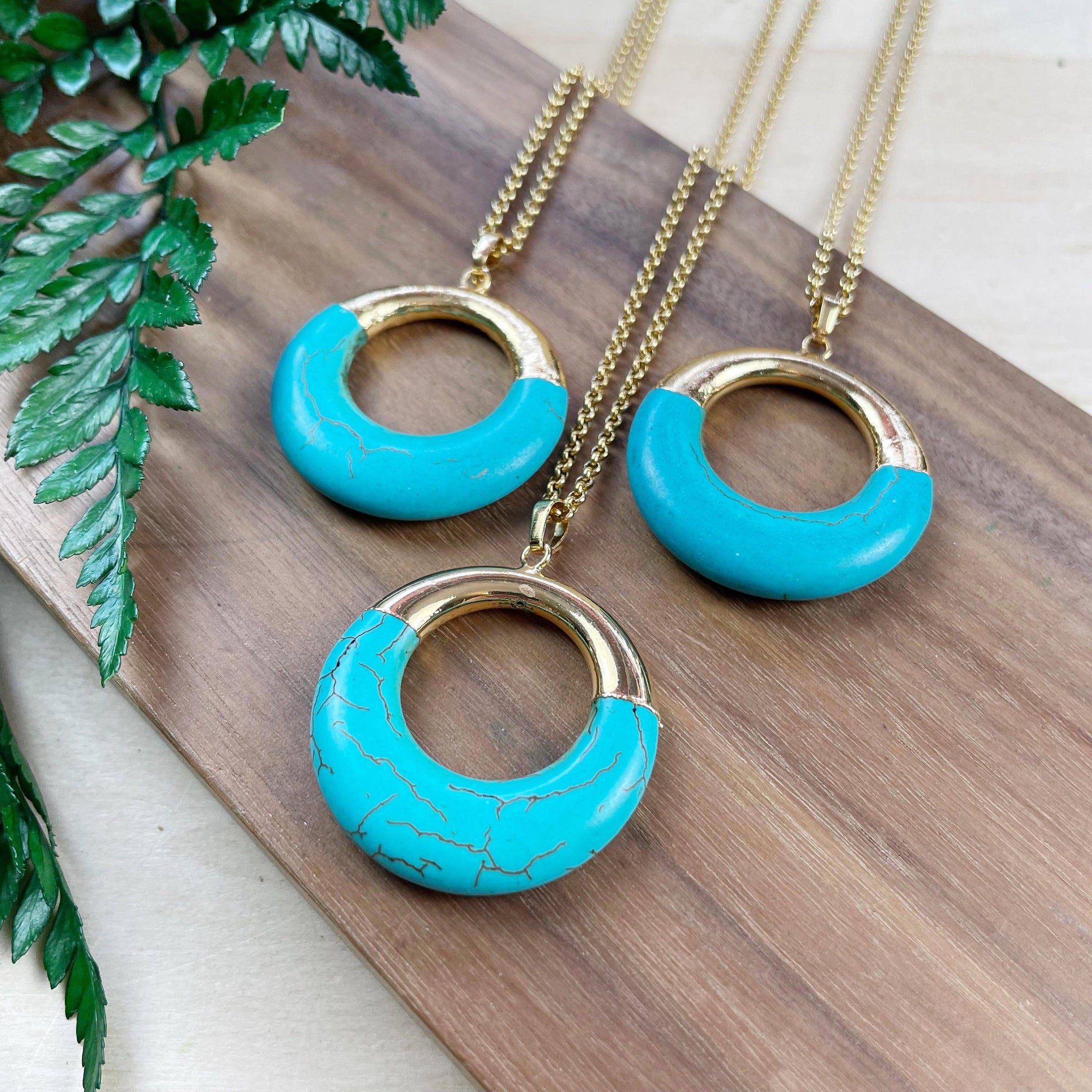 Blue hot sale howlite necklace